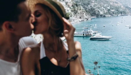 Differenze tra Escort, Massaggiatrici e Mistress a Napoli 28 Vuoi conoscere donne mature a Napoli Lascia stare le ragazzine. Ecco come sedurre le over 40 ed over 50 tra Vomero e Chiaia. I segreti, i luoghi giusti e gli errori da non fare in chat.